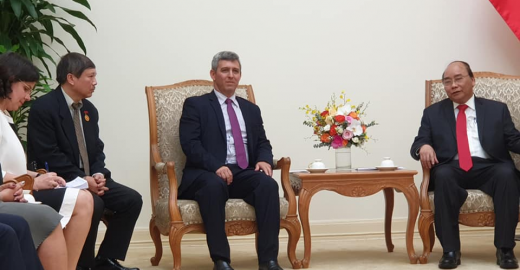 Primer ministro de Vietnam recibe a Ministro de Comunicaciones de Cuba